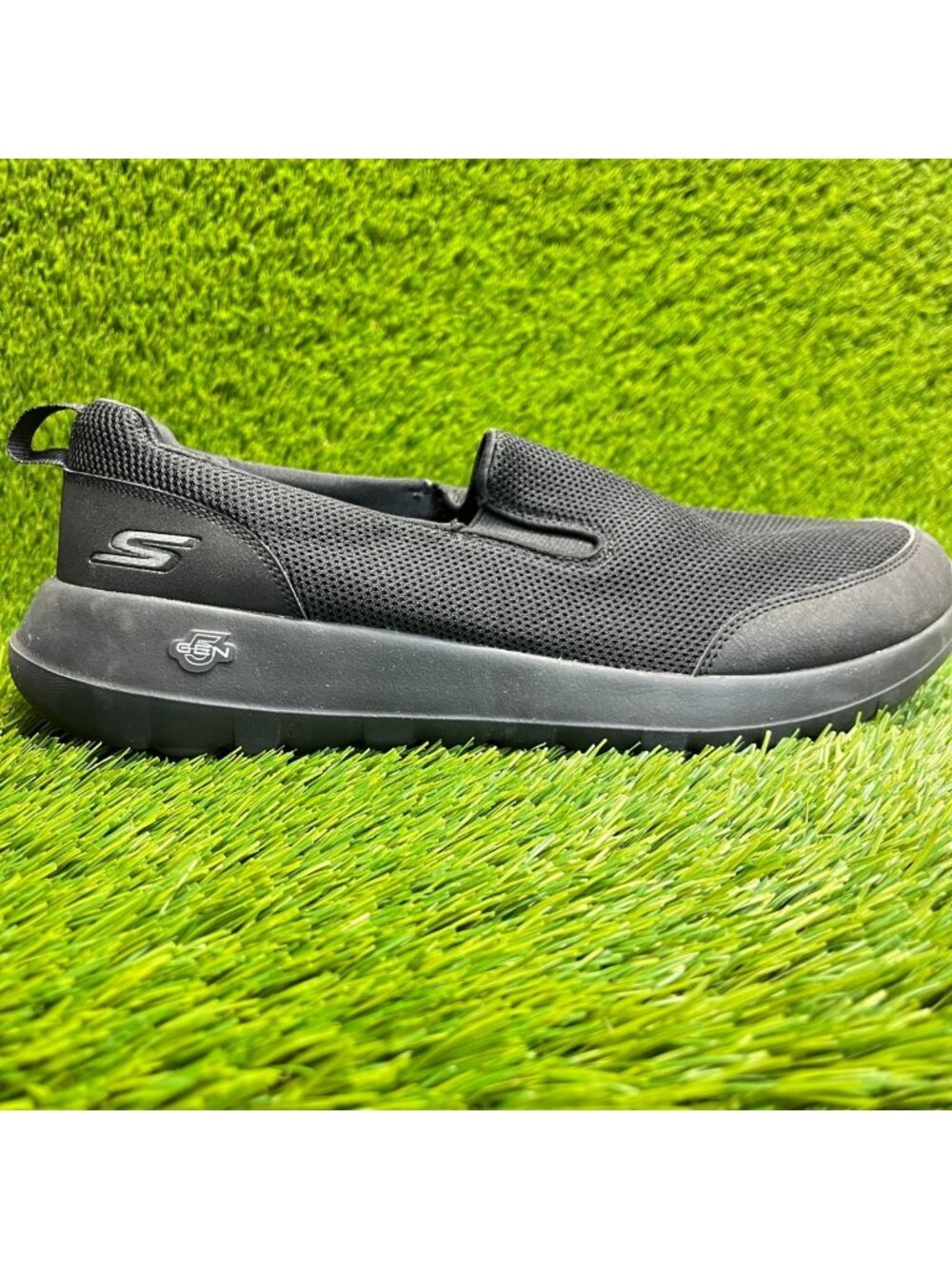 Skechers GOwalk Max Clinched Mens Size 11 Black Athletic Walking Shoes Sneakers‎